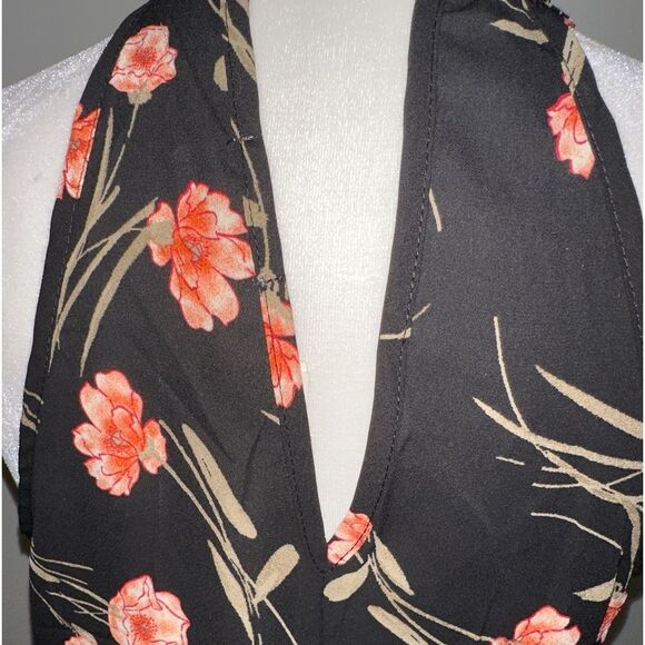 SIENNA SKY BLACK with Flowers. Cinched at Waist Collar Buttons at Back NWT - Picture 5 of 10
